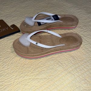 New , Super Cute Roxy Flip Flops